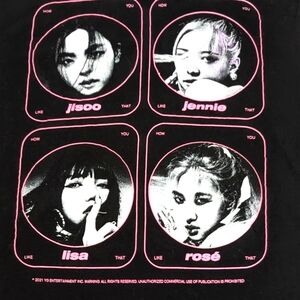 BLACKPINK South Korea Super Girl Group - Band Logo Front, Pics of Band on Back